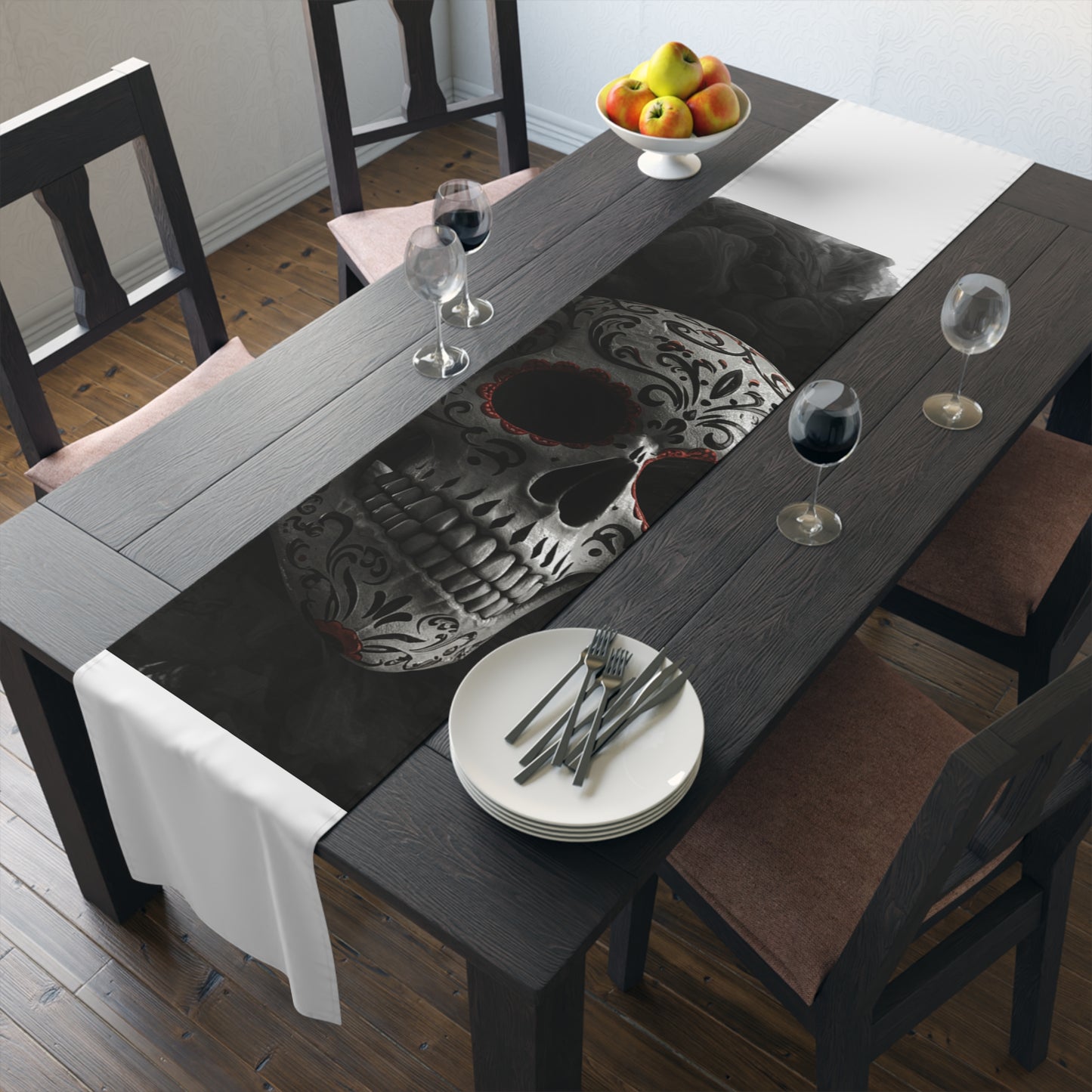 LaCatrina Edge: Chic & Bold Table Runner